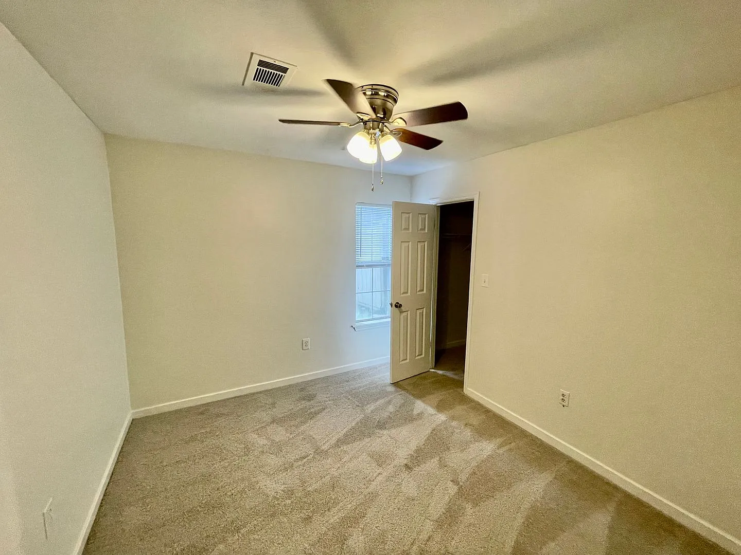 3/2 With Large Office Available in Brandon! — Photo 3
