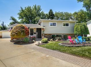 176 N Pioneer Dr, Addison, IL 60101