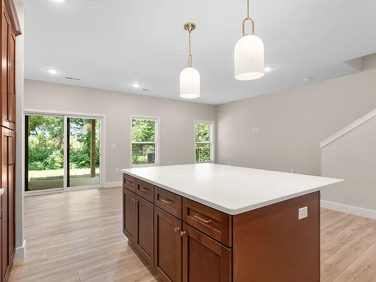 2191 W Parkview Ave — Photo 9