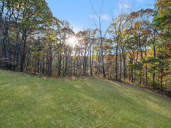 4th image of 42 Rollingwood Dr