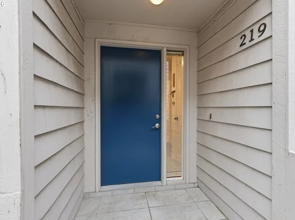 219 Cervantes #219, Lake Oswego, OR 97035