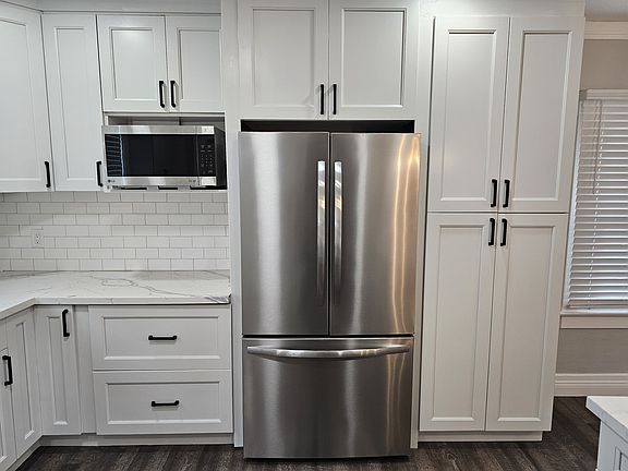 2nd image of 263 Del Mar Ave