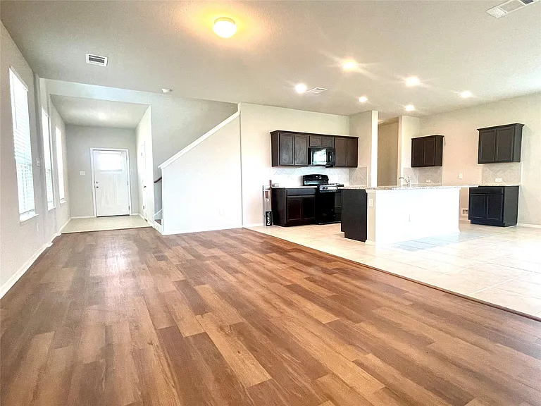 6701 Wolf Pack Dr — Photo 5