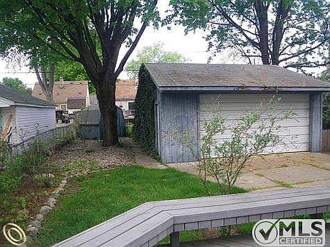 GAYLORD YARD AND GARAGE.jpg