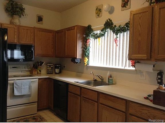 4th image of 1628 Dartmoor Dr