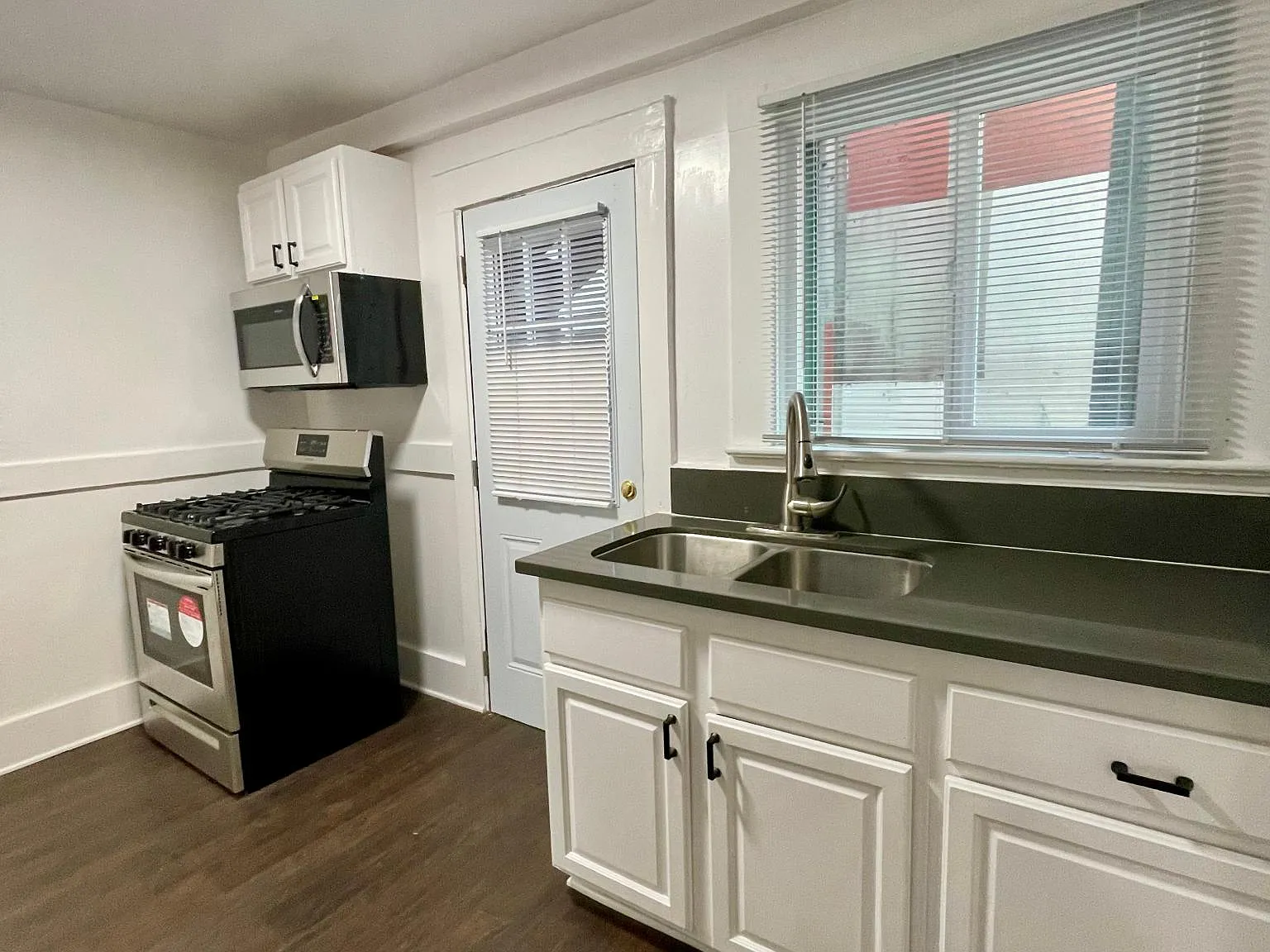 1 bed, 800 sqft, $3,150 — Photo 3