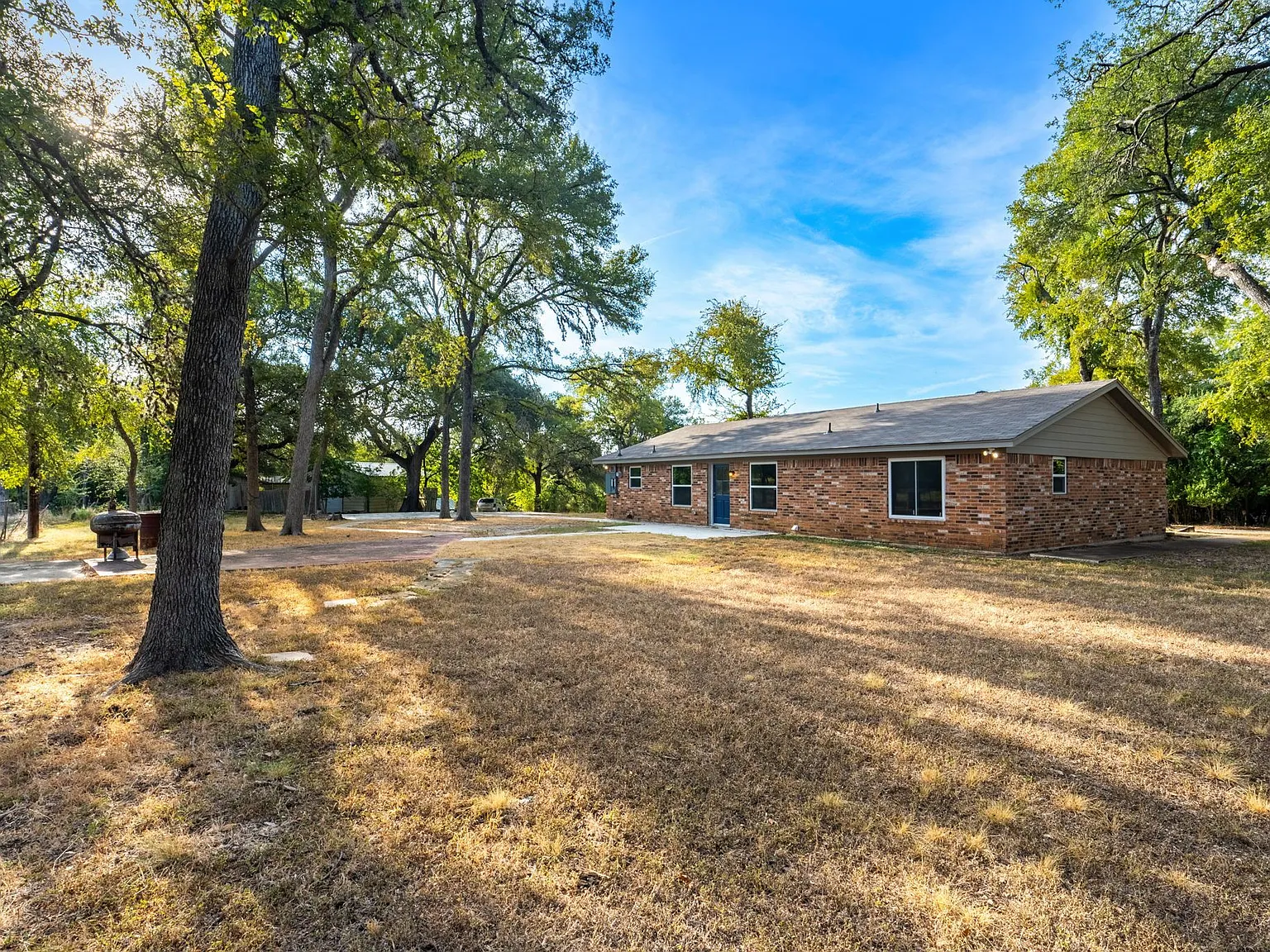 3 bed, 1.5 bath, 1445 sqft, $1,595 — Photo 2