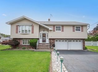 61 Lennon Pl, Clifton, NJ