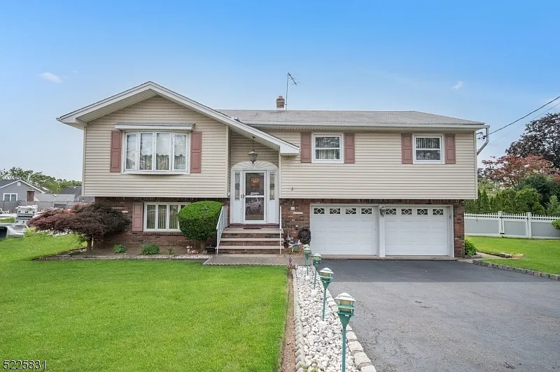 61 Lennon Pl photo 1