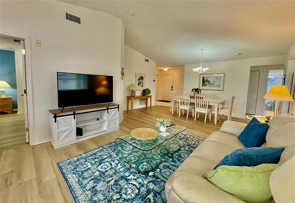 3 bed, 2.0 bath, 1489 sqft, $1,550 — Photo 2
