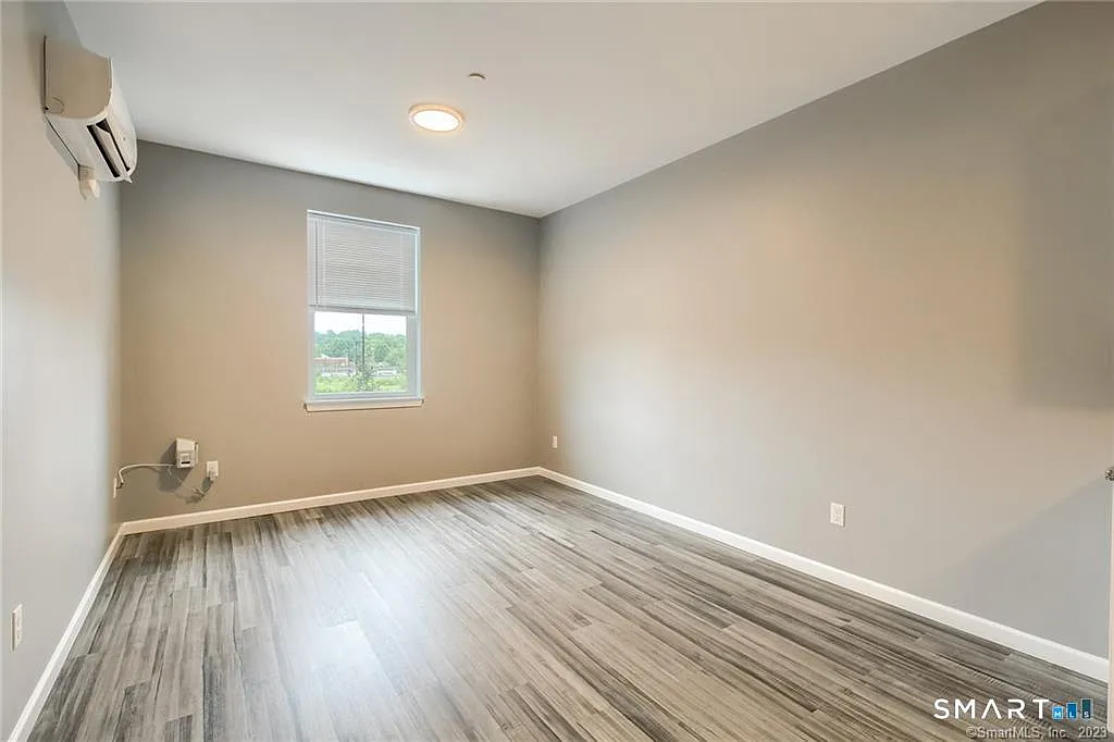 1 bed, 1.0 bath, 715 sqft, $1,950 — Photo 3