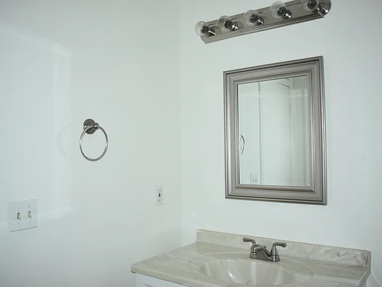 Buckingham Dr — Photo 7