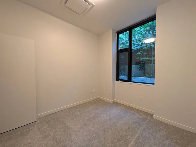 2871 SE Division St — Photo 11