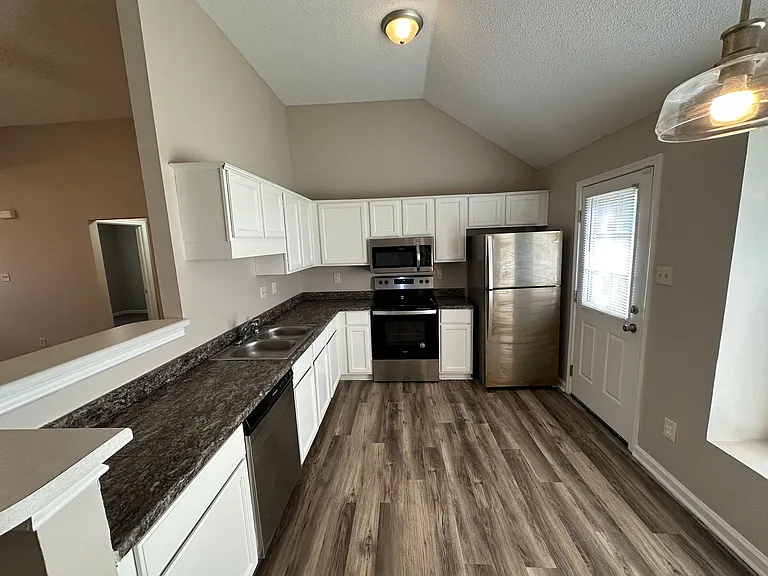 3812 Clarion Dr — Photo 6