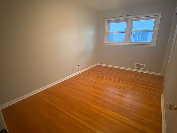5th image of 854 21st Ave N