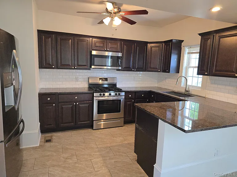 145 W Main St — Photo 3