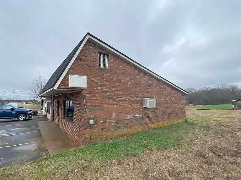 5585 Chesnee Hwy — Photo 3