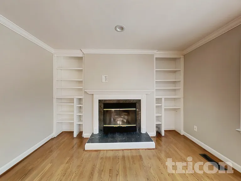 3200 Oliver Dr — Photo 2