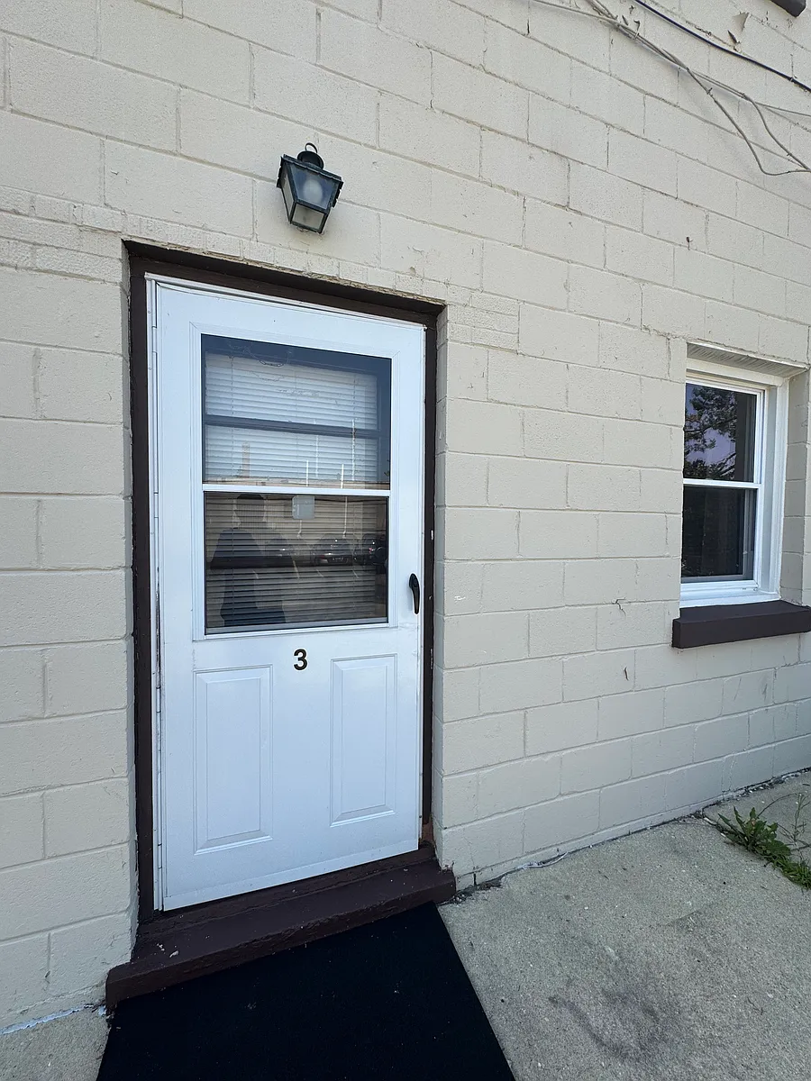 Building Photo - 3S230 Warren Ave #3