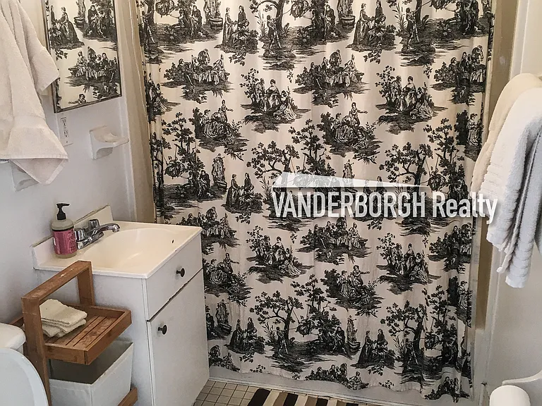 725 E 9th St #6B — Photo 5