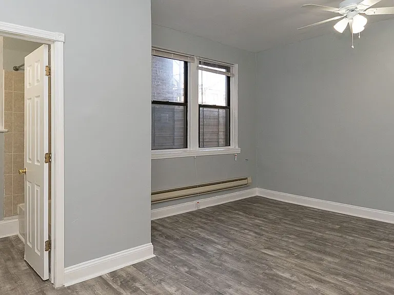 4735 Beacon — Photo 14