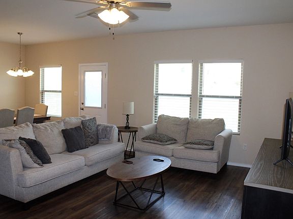 4th image of 4304 Gabriela Ln
