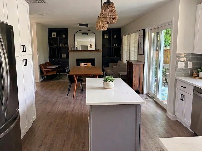 485 SE 5th St — Photo 1