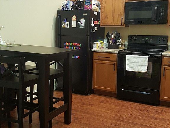 Large kitchen with eat in table