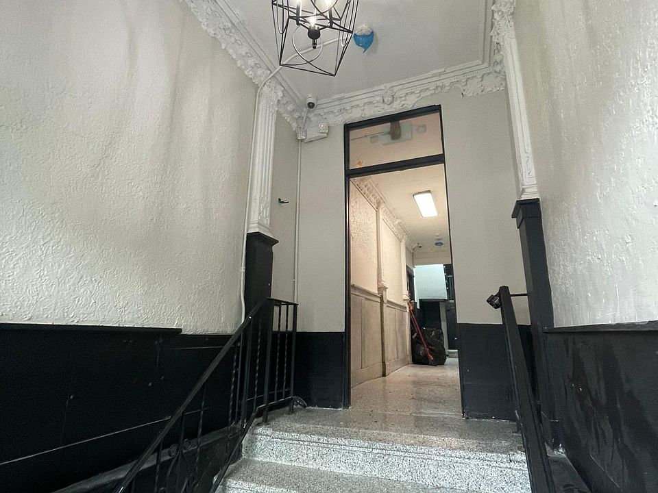 1st image of 194 Roseville Ave #3
