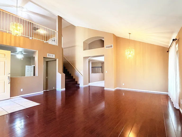 338 E Palomino Ct — Photo 2