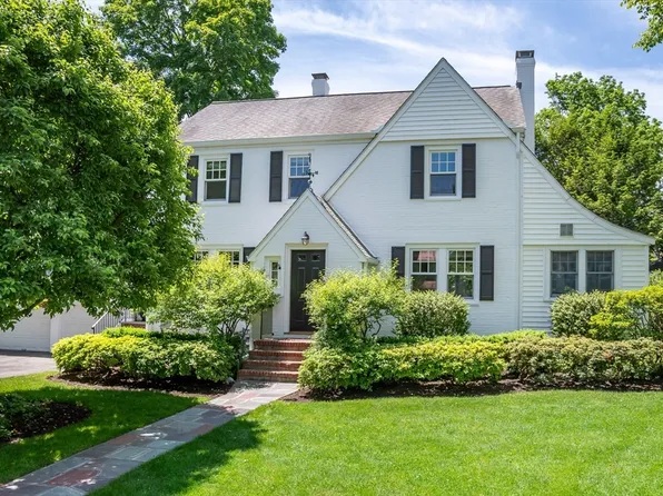 27 Appleby Rd, Wellesley, MA 02482