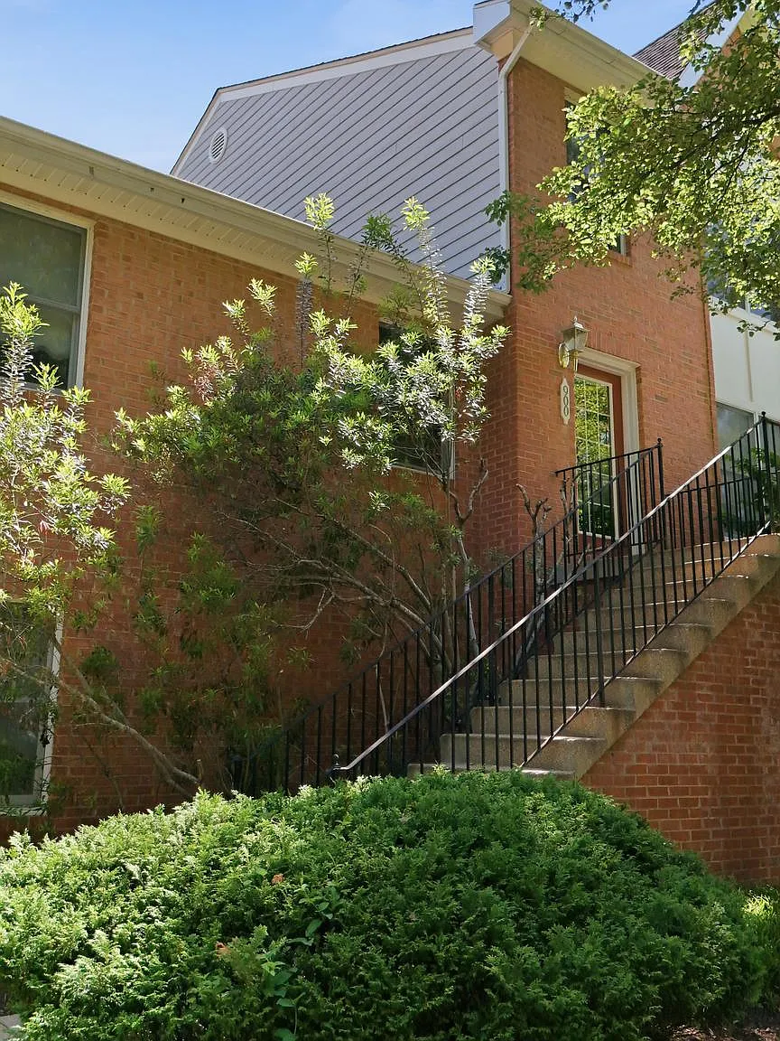 3 bed, 4.0 bath, 2778 sqft, $3,100 — Photo 1