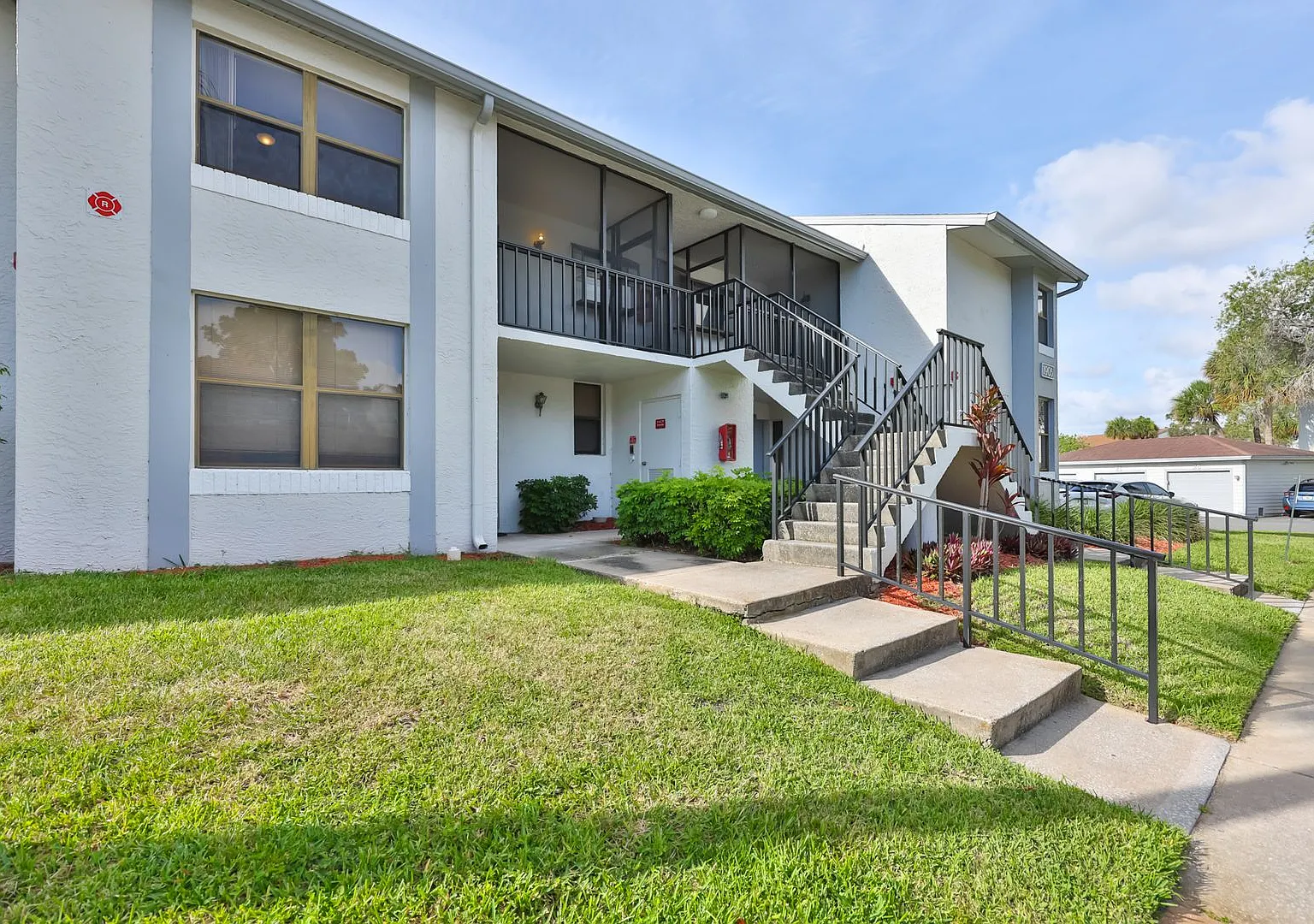 Move-In Special! Beautiful 2 Bedroom, 2 Bathroom Condo in a Gated Feather Sound Community — Photo 2