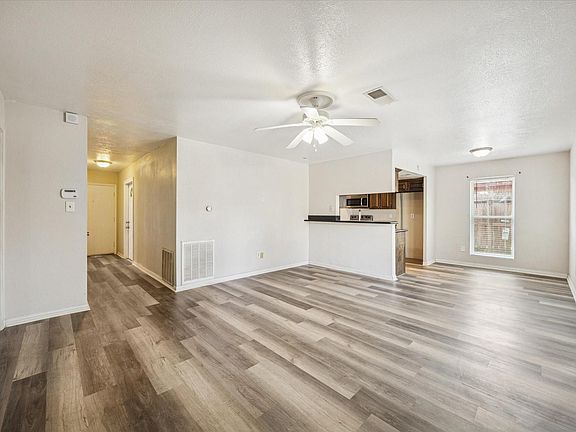 4th image of 135 Mill Stream Ln