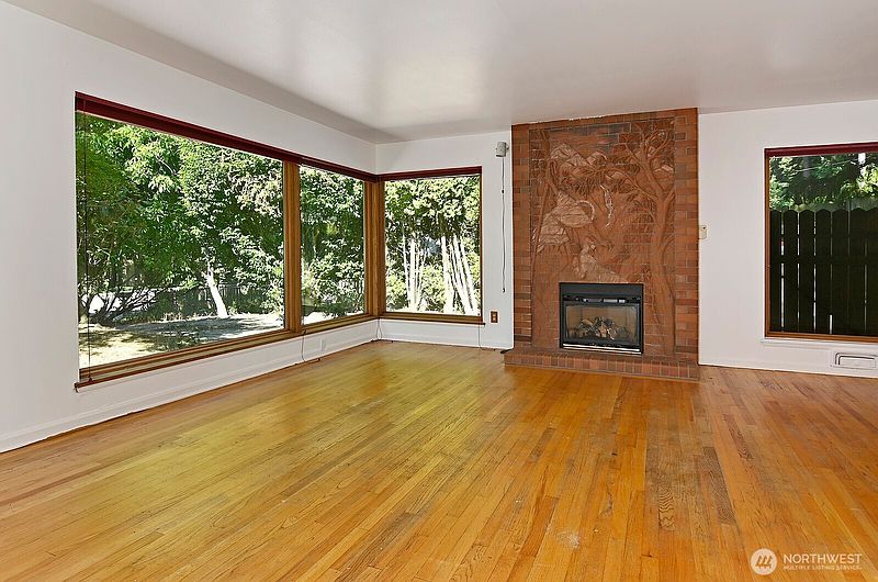 5th image of 17552 Ballinger Way NE
