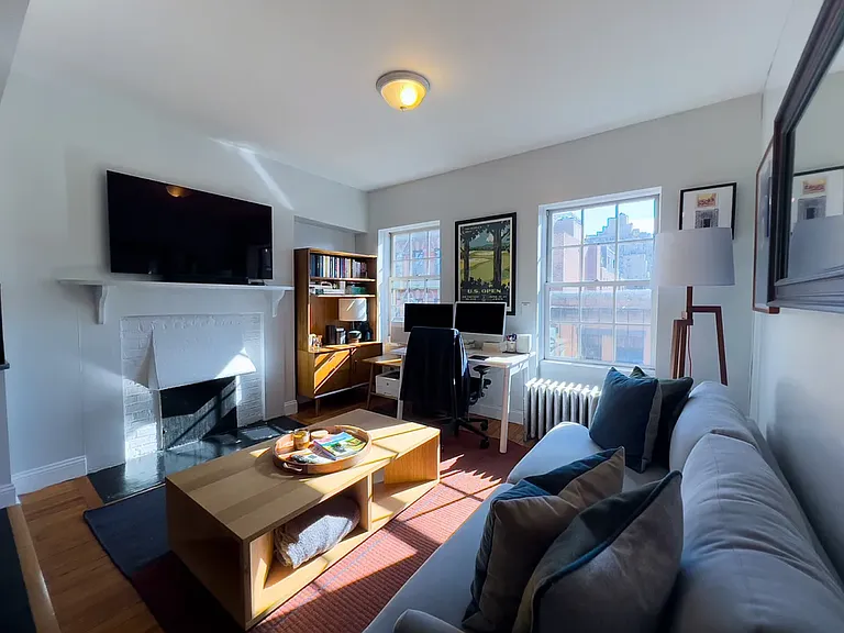 99 Perry St #5A — Photo 1