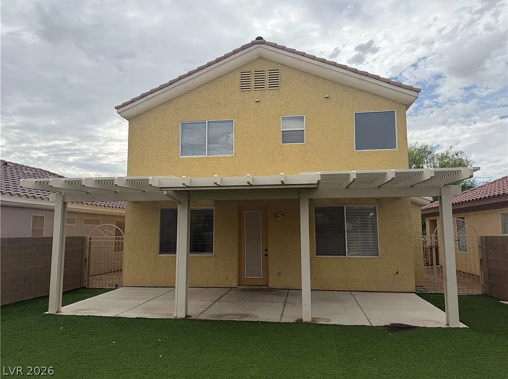 3 bed, 2.5 bath, 1746 sqft, $2,195 — Photo 2