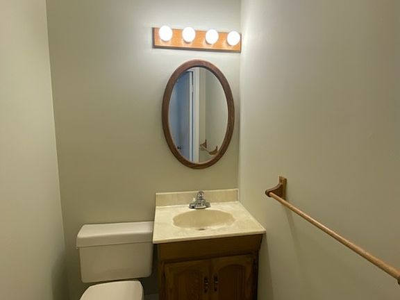 5th image of 626 Walnut St APT A