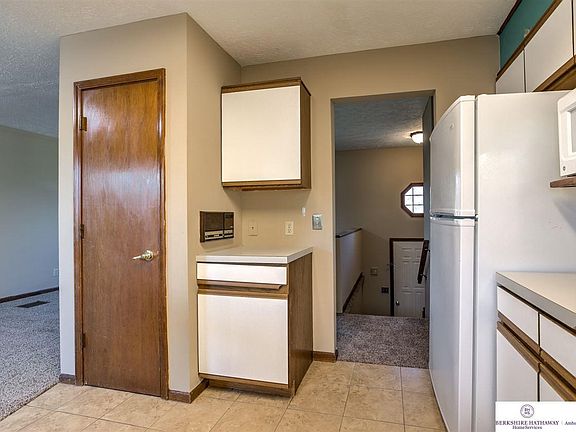 5th image of 7833 La Vista Dr