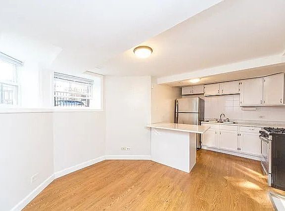 2nd image of 2723 N Hamlin Ave #G