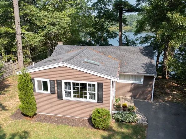 42 Oak Pl, Halifax, MA 02338