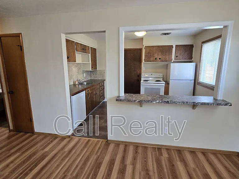 5227 N Crestline St — Photo 4