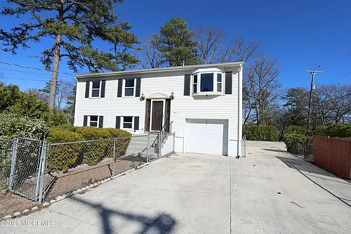 900 Hunter Blvd Photo 1