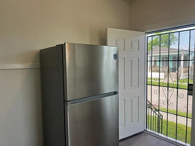 2269 N Prieur St — Photo 10