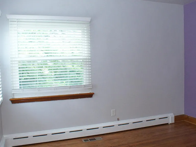 214 Seward Ave — Photo 3
