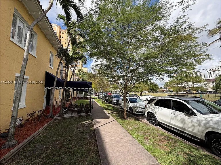 124 Mendoza Ave #2A — Photo 16