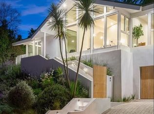 2221 Bowmont Dr, Beverly Hills, CA 90210