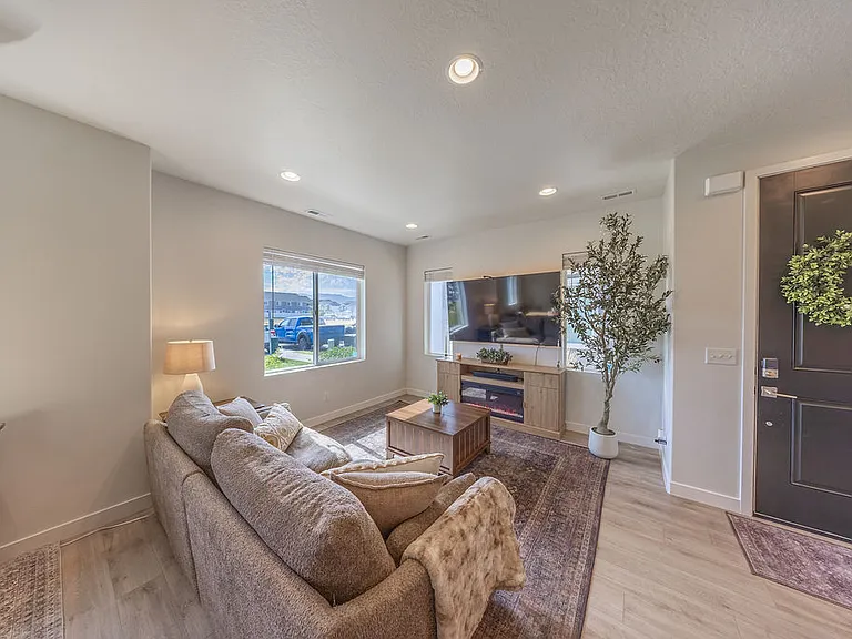 3758 S 3300 W — Photo 9