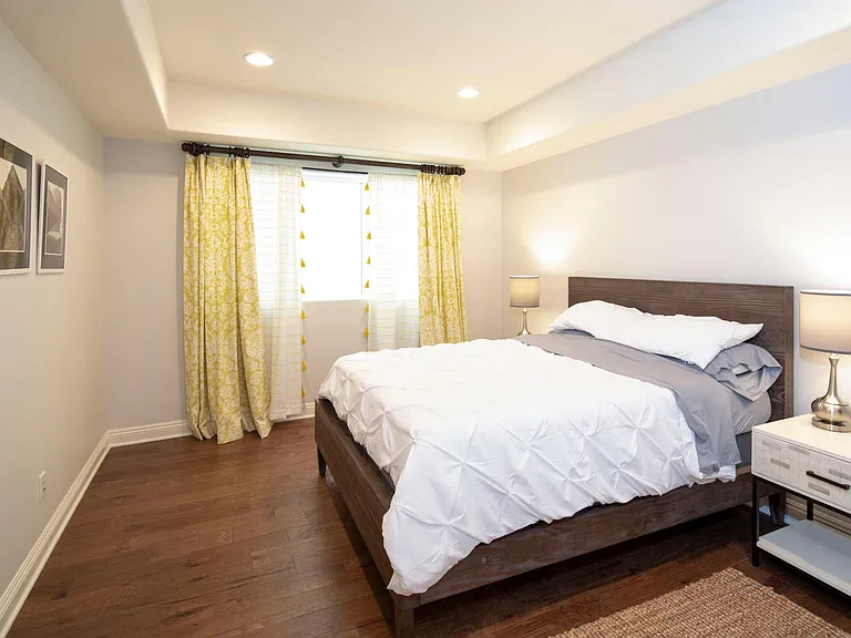 553 Stratford Ct — Photo 14