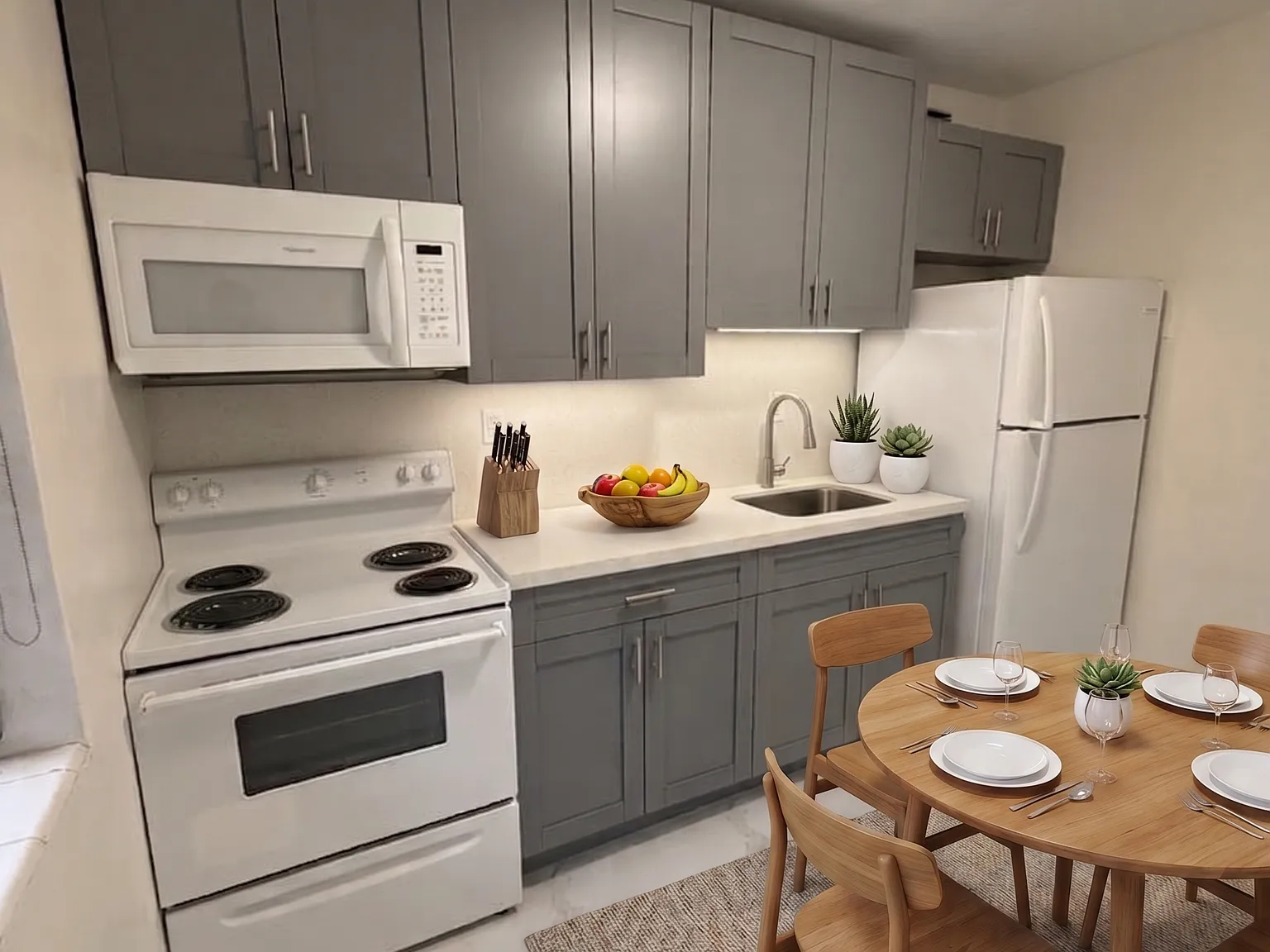 3 bed, 810 sqft, $2,800 — Photo 1